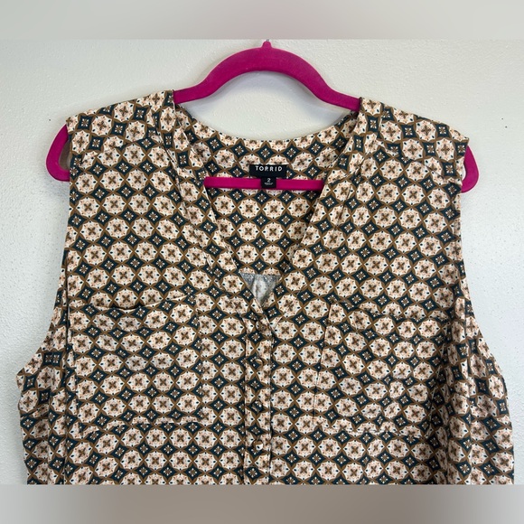 Torrid 2X Geometric Print Sleeveless Tank Top Pockets Vneck Brown Blue Travel - Picture 4 of 13